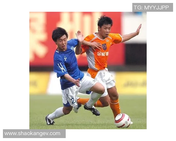 杨磊独家分享足球心得与技巧助你提升球技的秘诀与经验总结